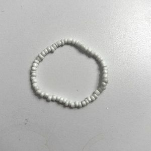 White simple beaded bracelet